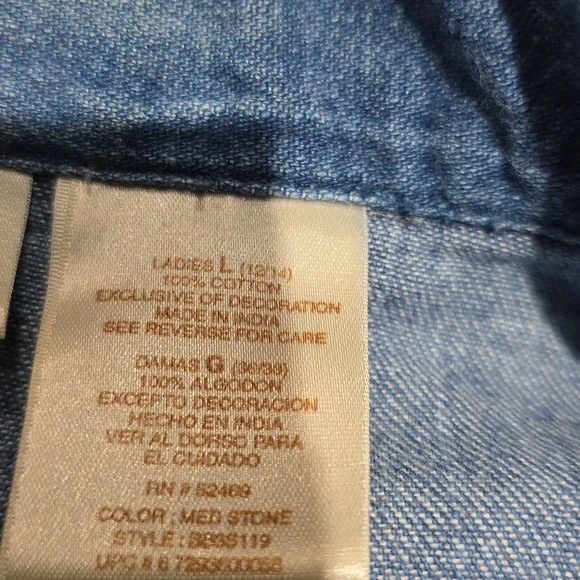 Bobbie Brooks Light Blue Denim Top with Gold Logo Tag Size L - Picture 10 of 10